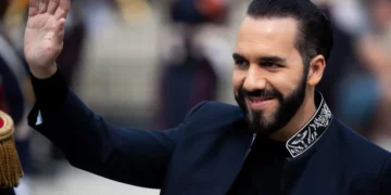 Nayib Bukele propone a Gustavo Petro llevarse a todos los detenidos del régimen de excepción