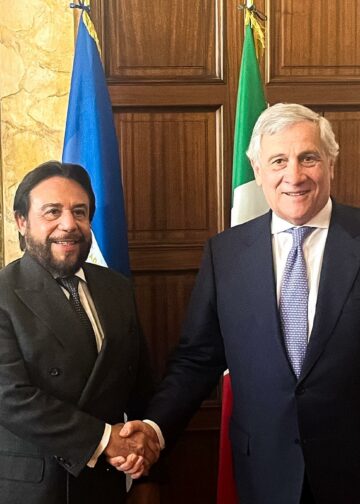 Vicepresidente de la República de El Salvador se reúne con el Vicepresidente del Consejo de Ministros y Ministro de Asuntos Exteriores y de la Cooperación Internacional de Italia. Además, participa en importante foro económico