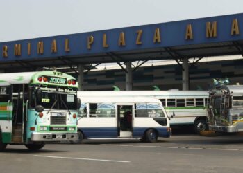 Gobierno mantiene estables los precios de los combustibles y avanza en acuerdos con el sector transporte