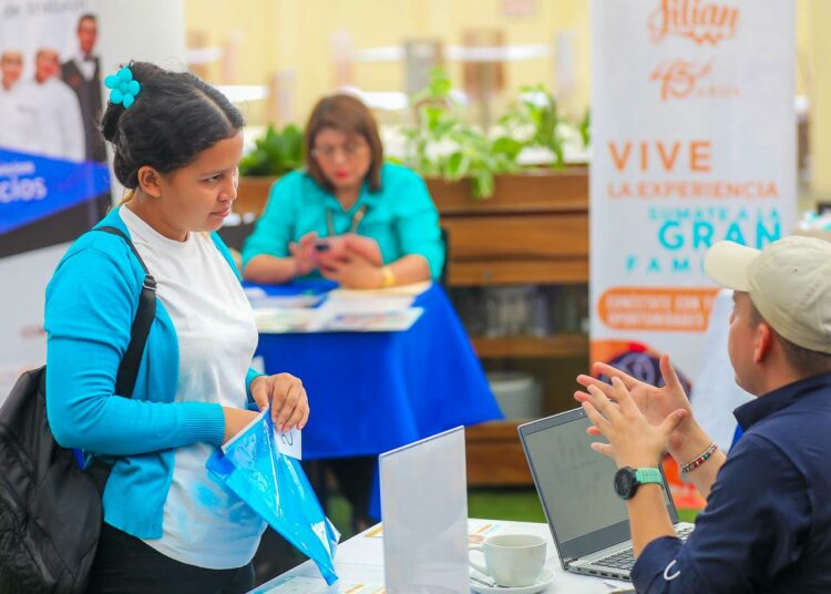 Mayor población en edad productiva impulsa oportunidades económicas en El Salvador