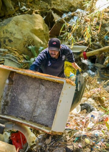 Alcaldía refuerza limpieza en Cuscatancingo para prevenir inundaciones en San Salvador Centro