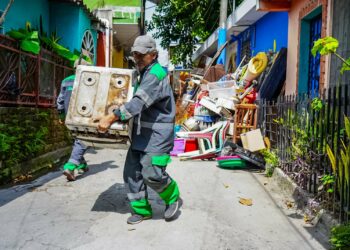 Jornada en El Mangüito busca prevenir contaminación con recolección de desechos voluminosos