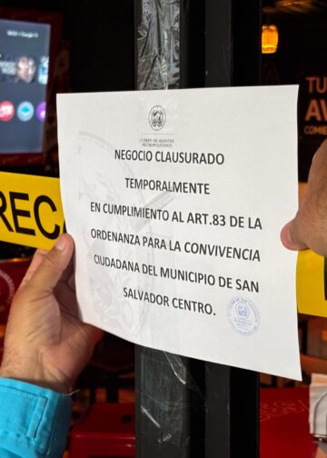 Alcaldía intensifica operativos para ordenar comercios y retirar vehículos abandonados en San Salvador Centro