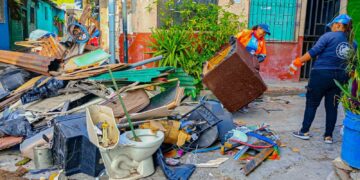 Jornadas de limpieza continúan con retiro de residuos voluminosos en El Mangüito