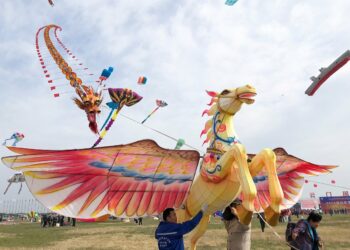 Festival Internacional de Cometas de Weifang reúne tradición y creatividad en los cielos de China