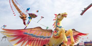 Festival Internacional de Cometas de Weifang reúne tradición y creatividad en los cielos de China