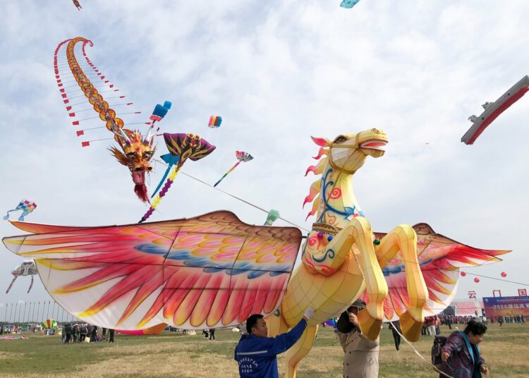 Festival Internacional de Cometas de Weifang reúne tradición y creatividad en los cielos de China