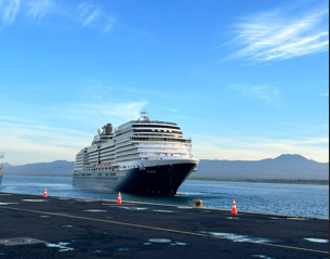 El Salvador recibe crucero intermacional con centenares de turistas