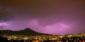 Lluvias y tormentas con actividad eléctrica se esperan para la noche