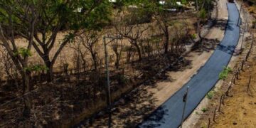 Avanza pavimentación de más de 12 kilómetros hacia el cantón Los Toles en Ahuachapán