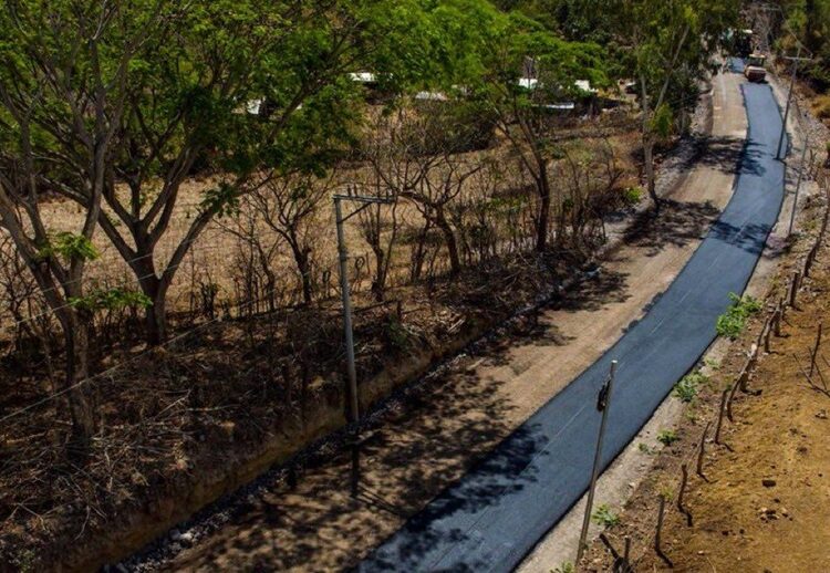 Avanza pavimentación de más de 12 kilómetros hacia el cantón Los Toles en Ahuachapán
