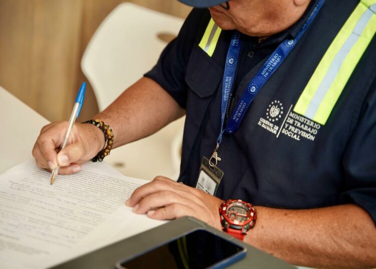 UpDigital abre oportunidades laborales para jóvenes y fortalece el talento digital en El Salvador