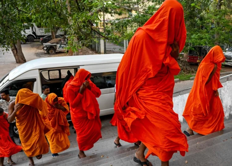 Monjes budistas detenidos en Sri Lanka por presunto tráfico de 110 kilos de cannabis