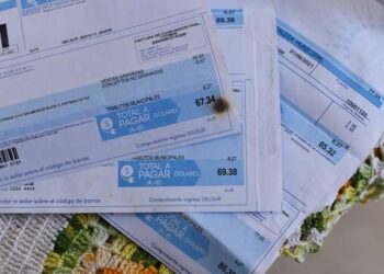 Llaman a salvadoreños a denunciar cobros irregulares en facturas de energía eléctrica