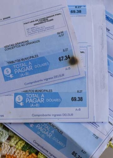 Llaman a salvadoreños a denunciar cobros irregulares en facturas de energía eléctrica