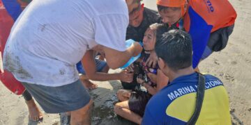 Emergencia en playa El Cuco deja 11 personas lesionadas tras vuelco de lancha turística