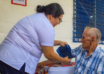 Avances en salud, leyes maternas y seguridad elevan la esperanza de vida en El Salvador