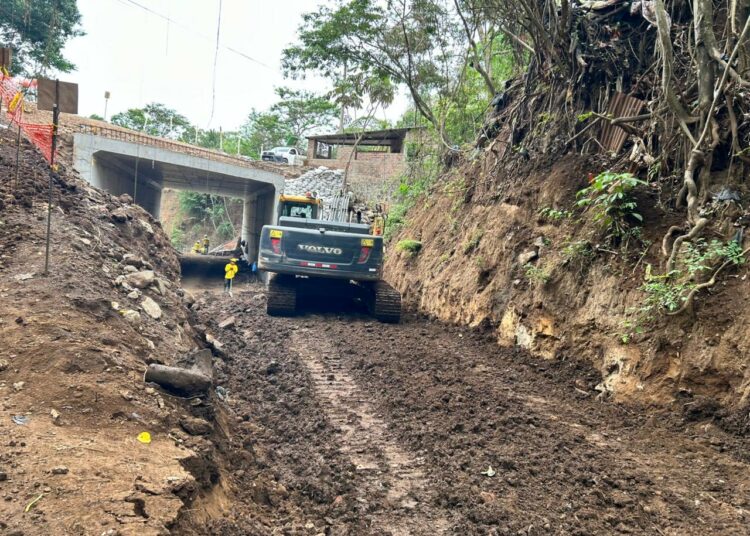Avanza construcción de puente en carretera hacia San Agustín y fortalece conectividad en Usulután