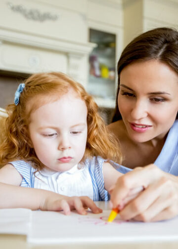 Oportunidad laboral como niñera en Estados unidos para salvadoreñas: requisitos y cómo aplicar