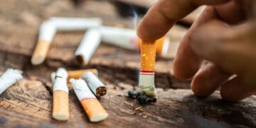 Reino Unido impulsa prohibición histórica del tabaco para nuevas generaciones