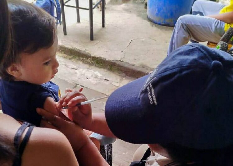 El Salvador acelera vacunación contra el sarampión ante aumento de casos en la región