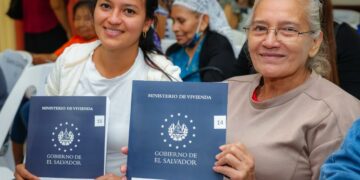 Gobierno entrega escrituras a víctimas de estafa inmobiliaria en varios departamentos del país