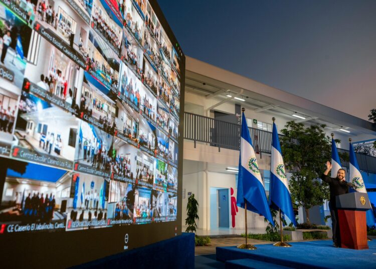 Presidente Bukele critica condiciones precarias heredadas y resalta avances en educación pública