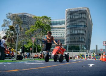 Niños aprenden sobre normas viales en el Centro Historico