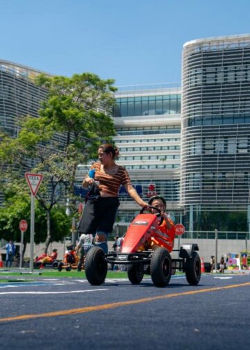 Niños aprenden sobre normas viales en el Centro Historico