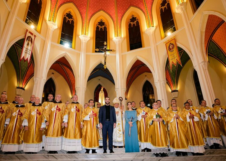Presidente Bukele participa en dedicación de nueva iglesia Virgen de Fátima en Apopa