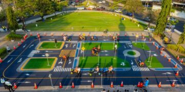 Educación vial llega a niños y familias en plaza Salvador del Mundo