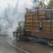 Incendio en camión de chatarra es controlado por Bomberos en Ayagualo