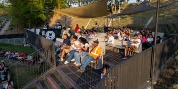 Una noche de cine, convivencia y entretenimiento familiar al aire libre en el bulevar Monseñor Romero