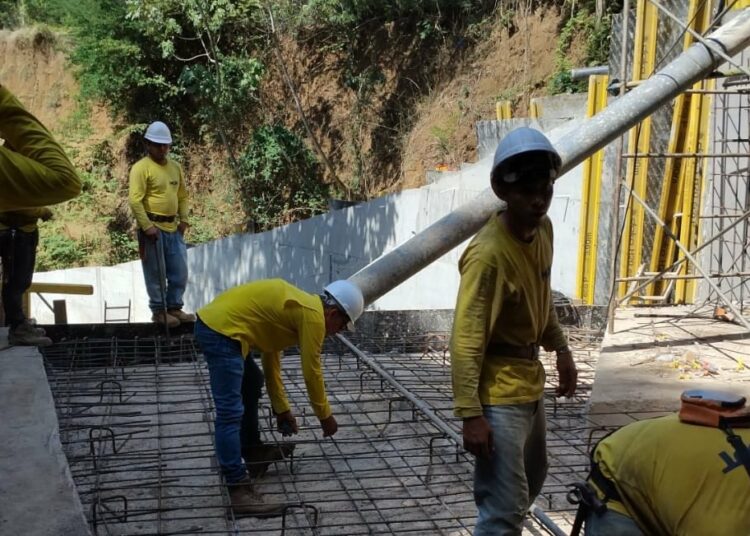 Gobierno intervienen calle en Usulután