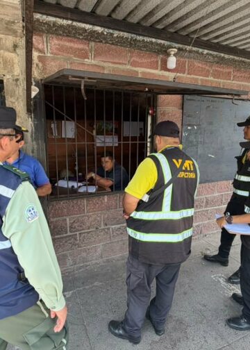Alcaldía en Santa Tecla ordena punto de buses en Alpes Suizos junto al VMT