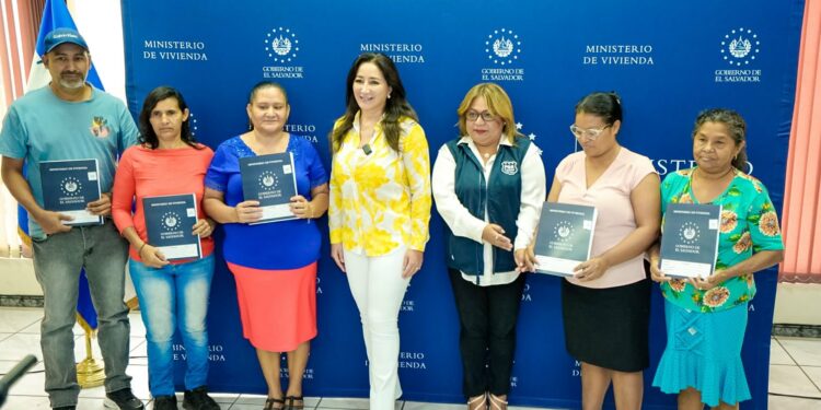 Gobierno ha legalizado más de 118 mil lotes y recuperado $2 mil millones en patrimonio familiar
