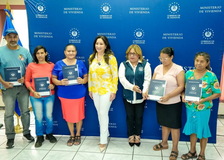Gobierno ha legalizado más de 118 mil lotes y recuperado $2 mil millones en patrimonio familiar