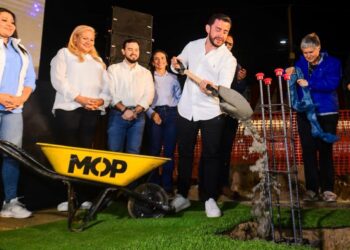 Colocan la primera piedra del nuevo mercado de San Miguel