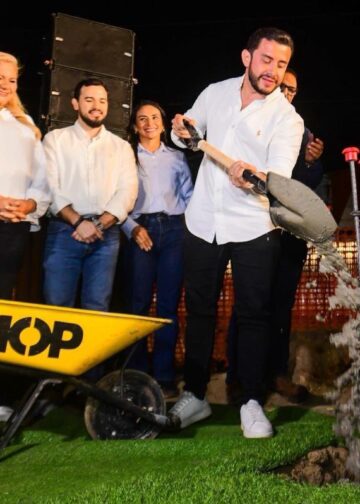 Colocan la primera piedra del nuevo mercado de San Miguel