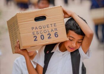 Paquetes escolares son entregados al 100% de los estudiantes del sector público