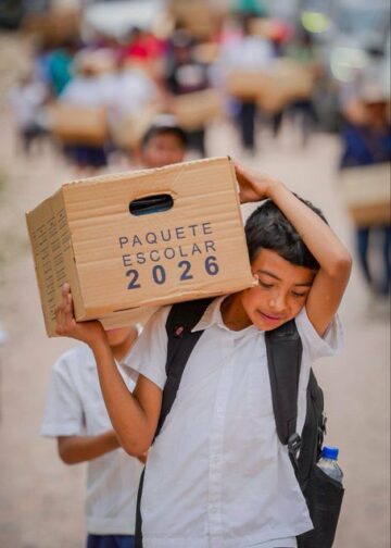 Paquetes escolares son entregados al 100% de los estudiantes del sector público