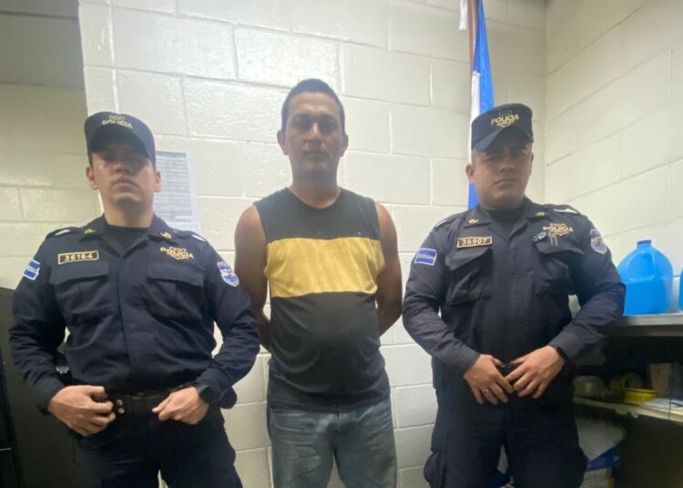 Capturan a hombre en posesión de marihuana durante inspección vehicular