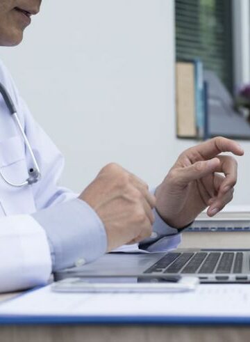 Médico involucrado en proceso sancionatorio en el ISSS por supuesta exposición de datos confidenciales y abandono de funciones