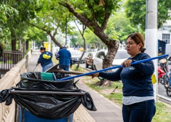 Operativo de limpieza restablece orden en San Salvador tras marcha del 1 de mayo