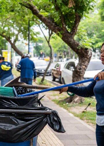 Operativo de limpieza restablece orden en San Salvador tras marcha del 1 de mayo