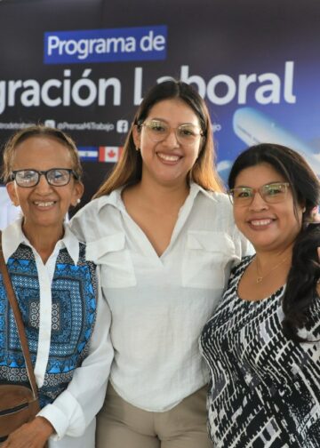 Salvadoreños viajan a Canadá mediante programa de migración laboral segura