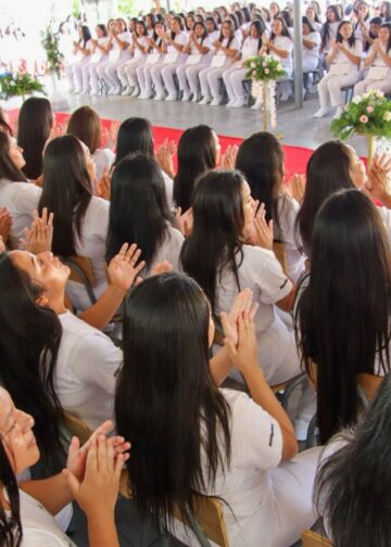 Mujeres privadas de libertad se gradúan en centro de formación laboral de Apanteos