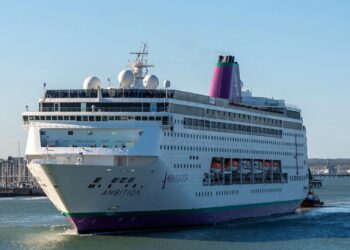 Investigan brote de Norovirus en crucero Ambition tras decenas de pasajeros enfermos