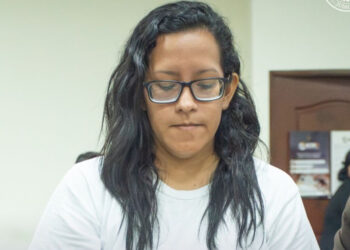 Condenan a falsa doctora que realizaba cirugías y atendía pacientes en clínica ilegal de San Salvador