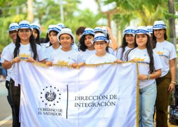Festival multicultural acerca tradiciones del mundo a familias salvadoreñas en El Cafetalón
